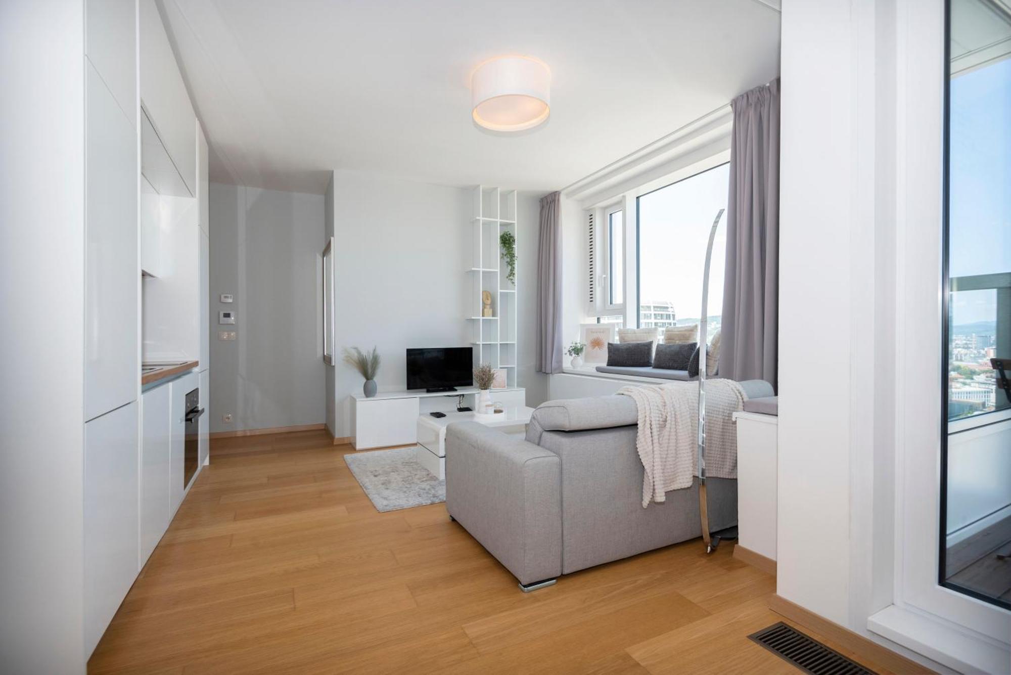 Luxury 1Bdrm On The 28Th Floor Leilighet Bratislava Eksteriør bilde