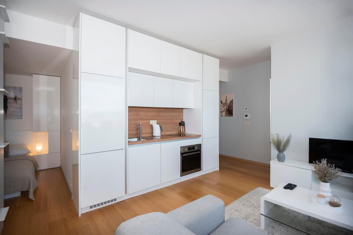 Luxury 1Bdrm On The 28Th Floor Leilighet Bratislava Eksteriør bilde