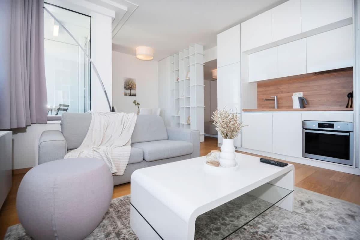 Luxury 1Bdrm On The 28Th Floor Leilighet Bratislava Eksteriør bilde