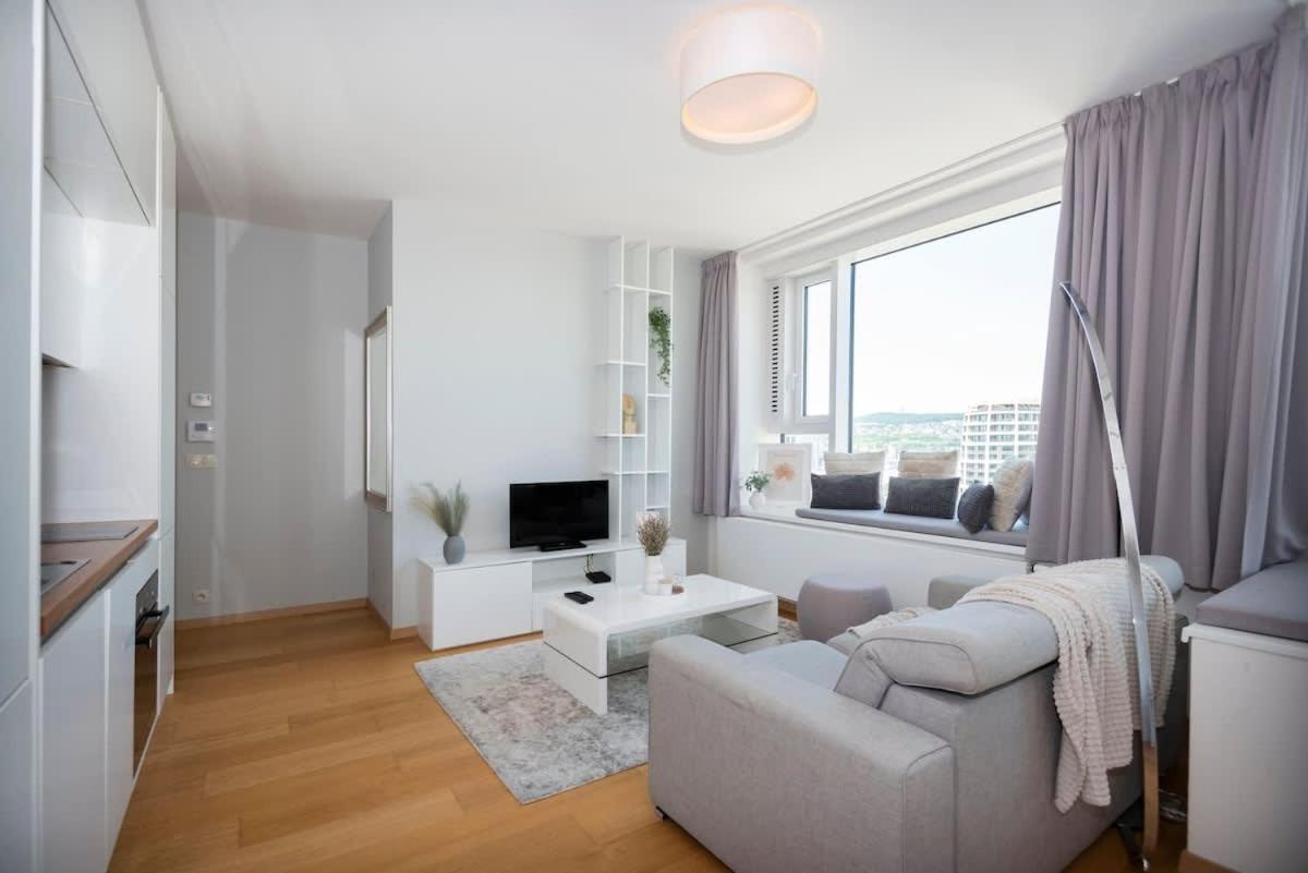 Luxury 1Bdrm On The 28Th Floor Leilighet Bratislava Eksteriør bilde