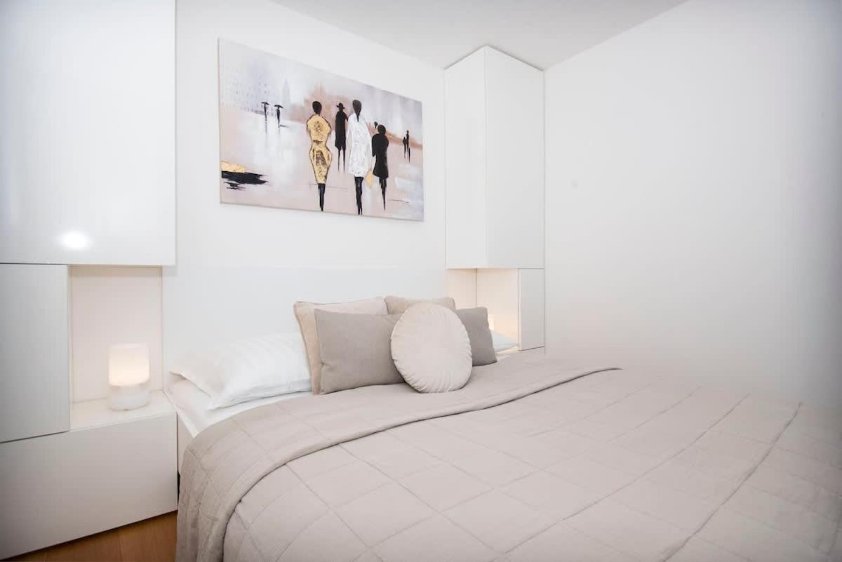 Luxury 1Bdrm On The 28Th Floor Leilighet Bratislava Eksteriør bilde