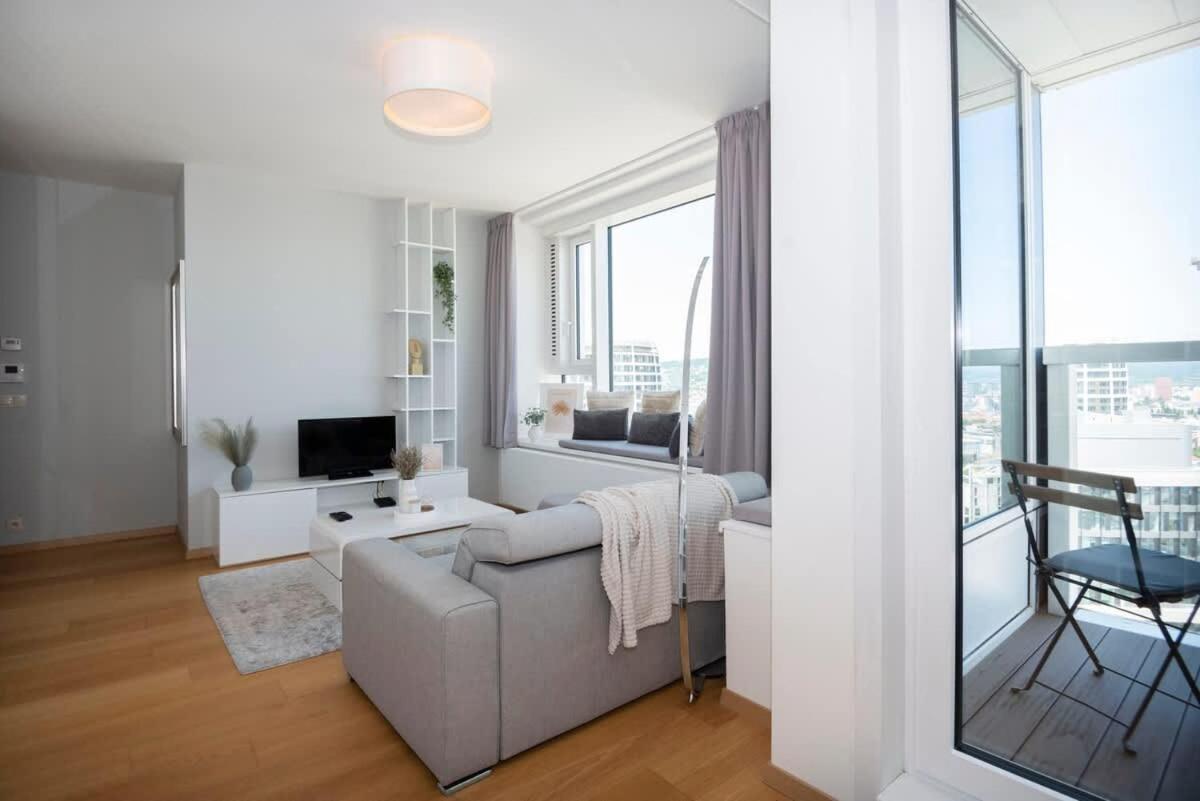 Luxury 1Bdrm On The 28Th Floor Leilighet Bratislava Eksteriør bilde