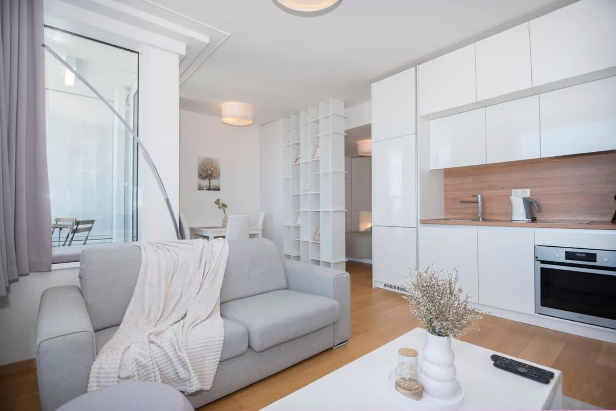 Luxury 1Bdrm On The 28Th Floor Leilighet Bratislava Eksteriør bilde